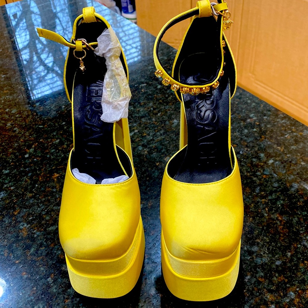Brand new! Never worn! Versace lookalike Gladiator Heel shoe from 2022 Runway.